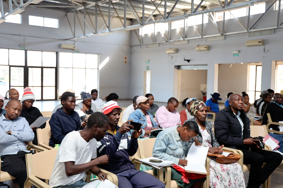 AMA COOPS AKWAMAPHUMULO AHLONYISWE NGOLWAZI LOKUPHATHA AMABHIZINISI NGOKUSEMTHETHWENI