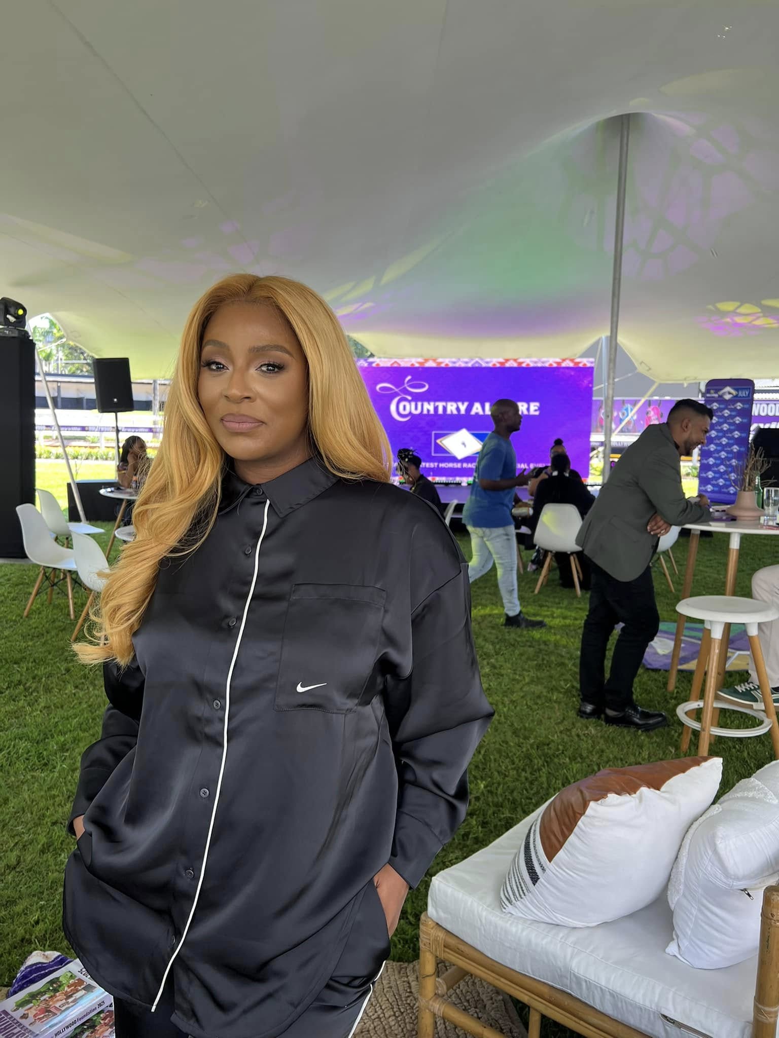 Kulindeleke abasiki bengquphu bakhiphe unyawo ngemisiko yabo echaza iCountry Allure