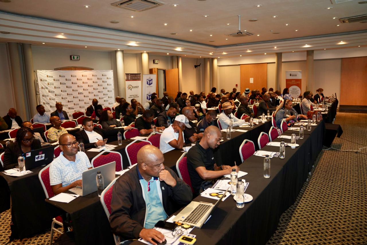 Izintatheli zifundiswa ukulwa nolwazi olungelona iqiniso njengoba ukhetho lusondele